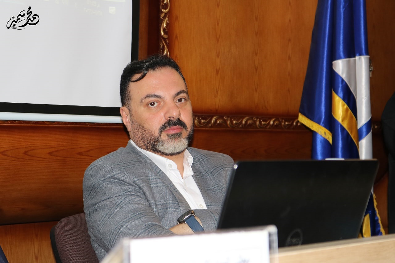 رئيس مجلس إدارة المعهد